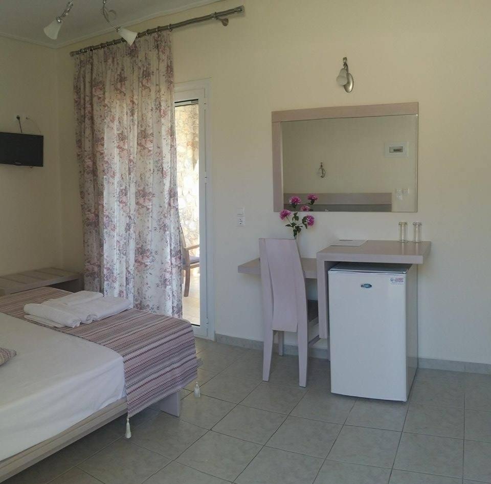 Voula Resort Elafonissos Værelse billede
